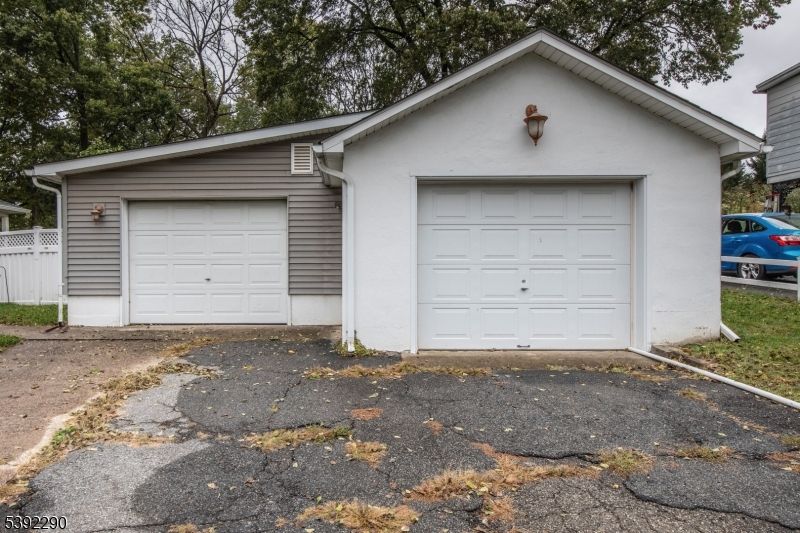 Detached Garage, Exterior