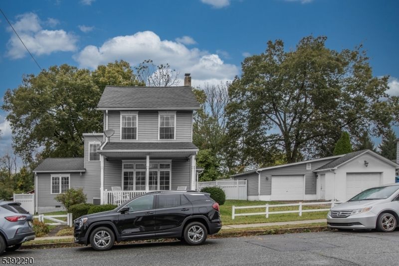 Detached Garage, Exterior, Facade, American Foursquare