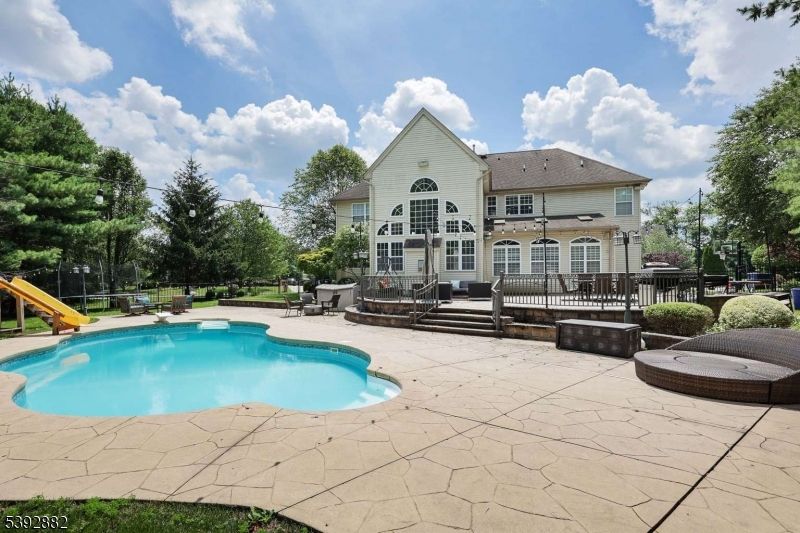 Exterior, Playground, Pool