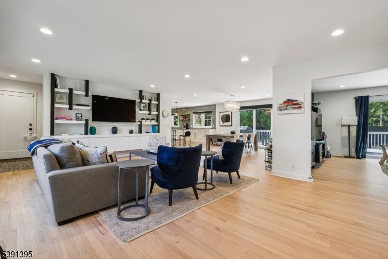 Chandelier, Dining room, Interior, Living room, Recessed Lighting, Wood Texture Flooring