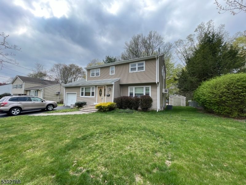 Attached, Exterior, Facade, Raised Ranch