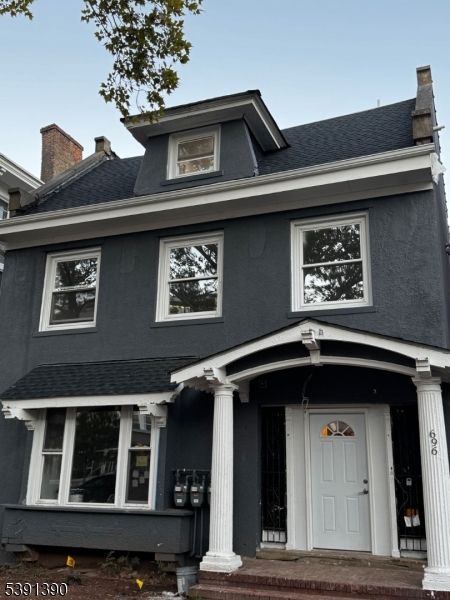 Exterior, Facade, American Foursquare
