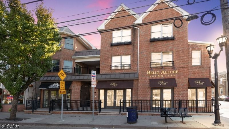 Exterior, Facade, Brick Facade, Rowhouse