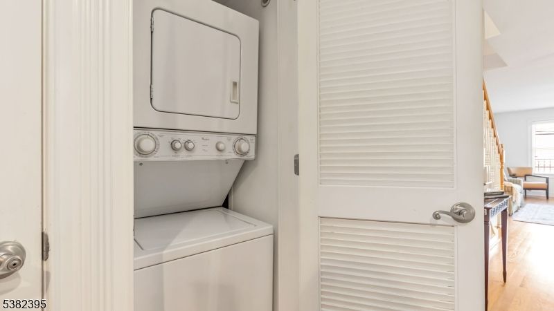 Interior, Utility Closets, Washer, Wood Texture Flooring