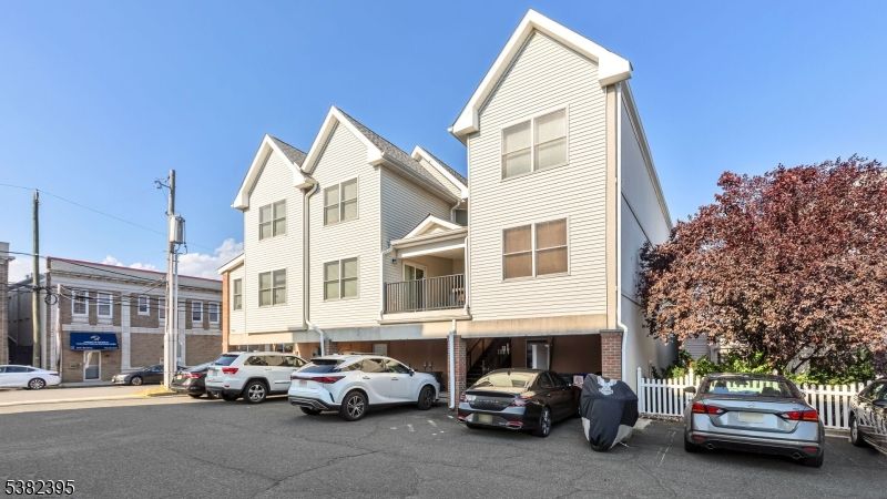 Exterior, Facade, Queen Anne Victorian
