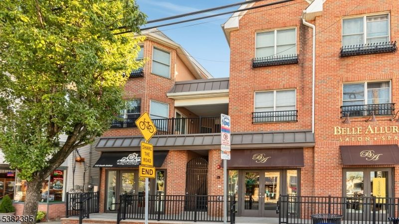 Exterior, Facade, Brick Facade, Rowhouse