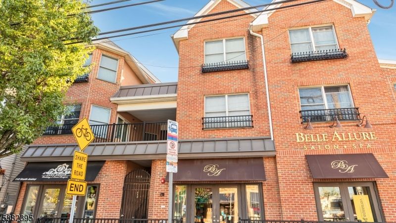 Exterior, Facade, Brick Facade, Rowhouse