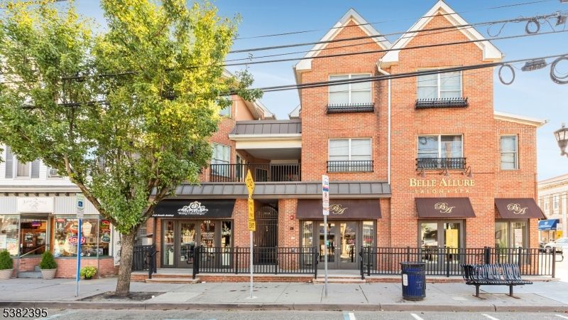 Exterior, Facade, Brick Facade, Rowhouse