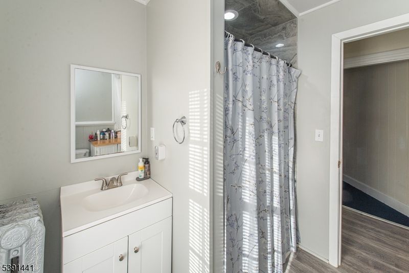 Bathroom, Interior, Recessed Lighting, Wood Texture Flooring