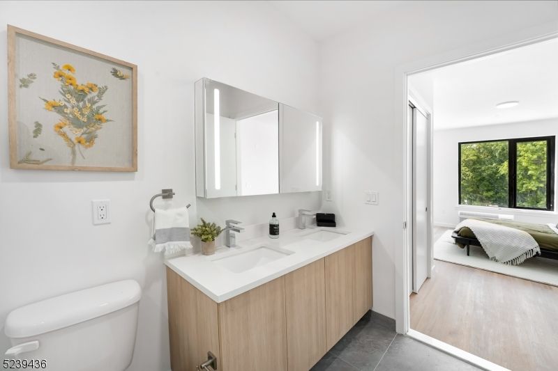 Bathroom, Dual Sink Vanities, Interior, Recessed Lighting