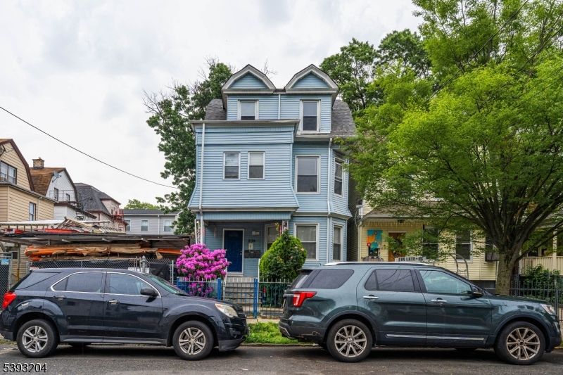Exterior, Facade, Queen Anne Victorian