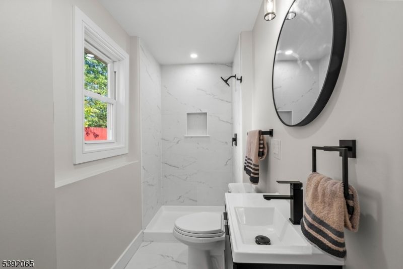 Bathroom, Interior, Marble, Marble Walls, Recessed Lighting