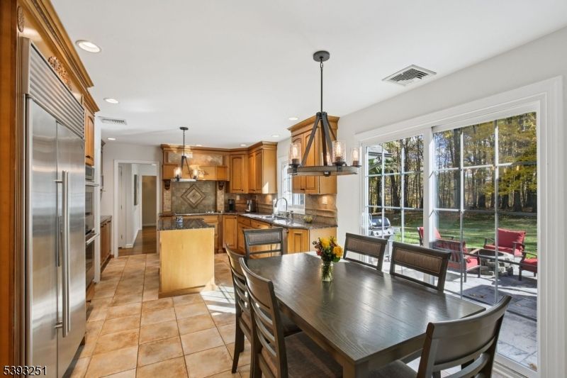 Dining room, Interior, Kitchen, Pendant Lights, Recessed Lighting, Stainless Steel Appliances