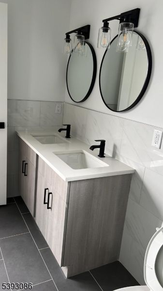 Bathroom, Dual Sink Vanities, Interior