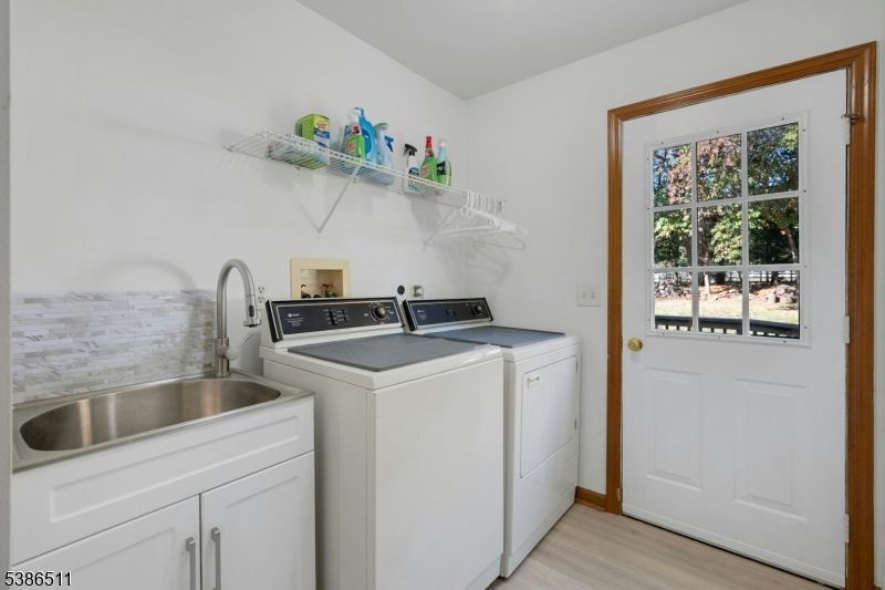 Interior, Washer, Wood Texture Flooring