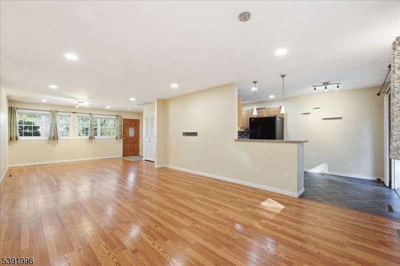 Empty room, Interior, Pendant Lights, Recessed Lighting, Wood Texture Flooring