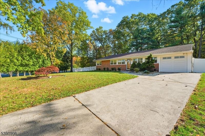 Attached, Exterior, Facade, Brick Facade, Ranch