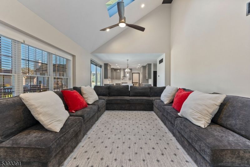 Interior, Living room, Pendant Lights, Recessed Lighting