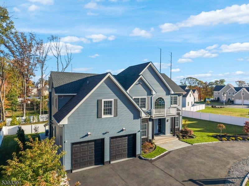 Attached, Exterior, Facade, Farmhouse