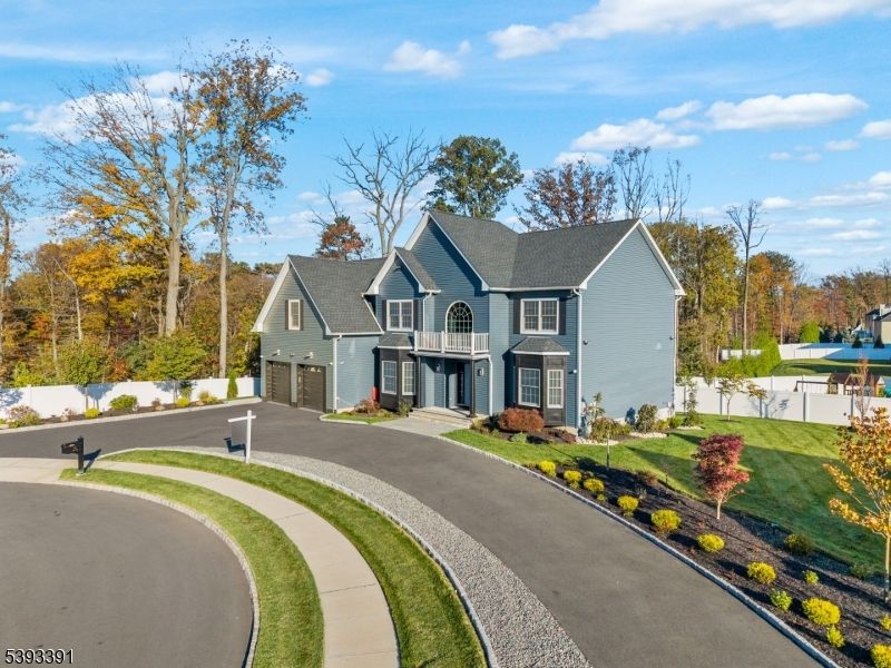 Attached, Exterior, Facade, Farmhouse