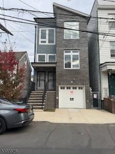 Attached, Exterior, Facade, Brick Facade, Rowhouse