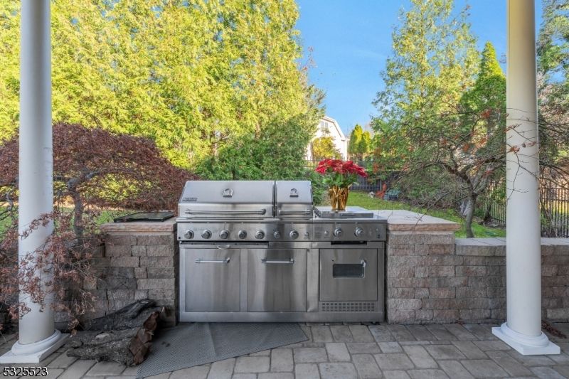 Exterior, Outdoor Kitchen