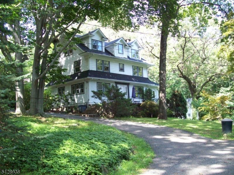 Exterior, Facade, Queen Anne Victorian