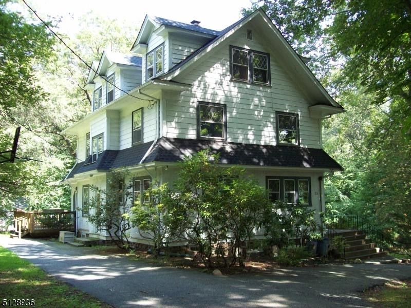 Exterior, Facade, Queen Anne Victorian