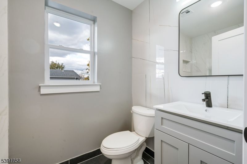 Bathroom, Interior, Marble Walls, Recessed Lighting