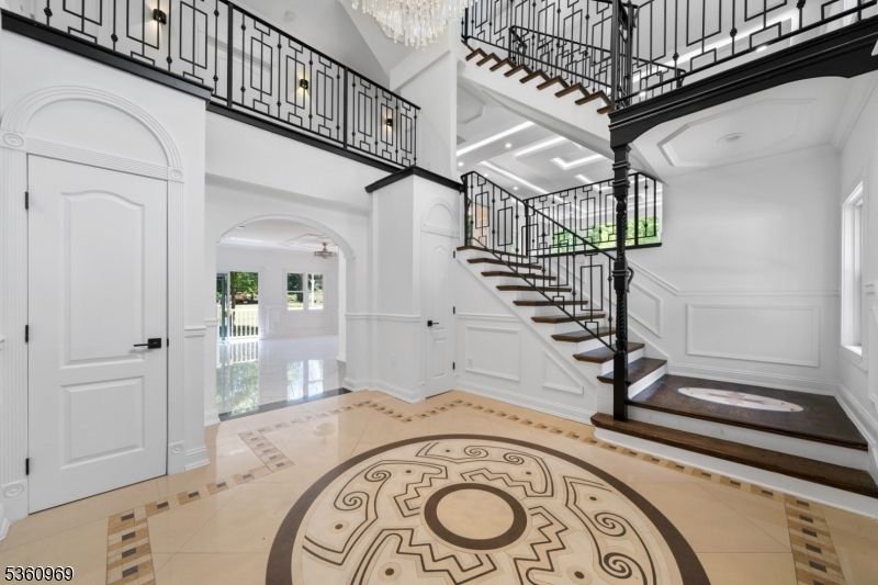 Chandelier, Interior