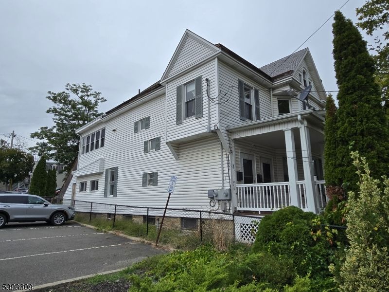 Exterior, Facade, Queen Anne Victorian