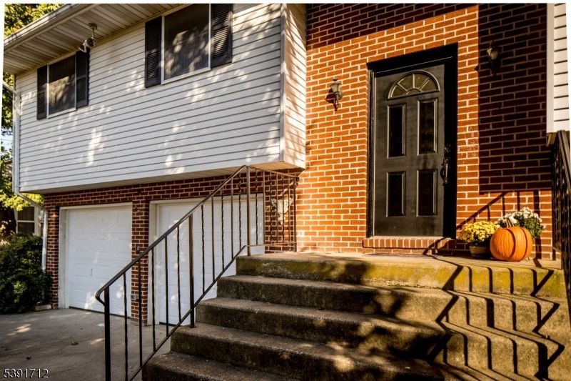 Attached, Exterior, Facade, Brick Facade, None