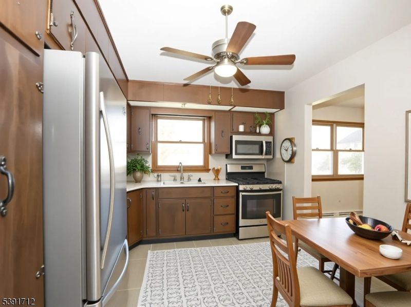 Dining room, Interior, Kitchen, Stainless Steel Appliances
