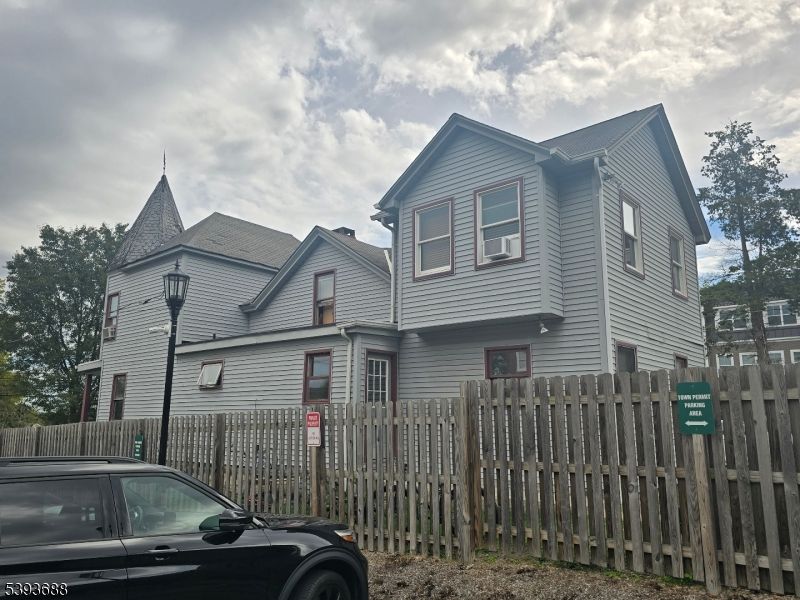 Exterior, Facade, Queen Anne Victorian