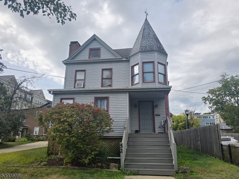 Exterior, Facade, Queen Anne Victorian