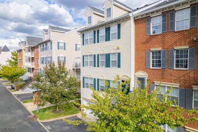 Exterior, Facade, Brick Facade, Rowhouse