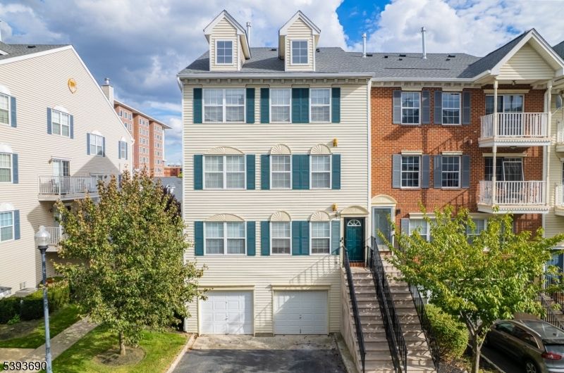 Attached, Exterior, Facade, Brick Facade, Rowhouse