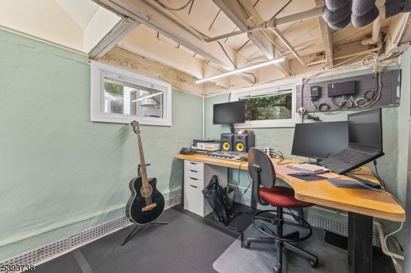 Home Office, Interior