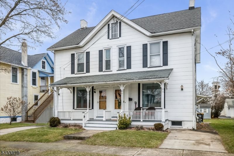Exterior, Facade, Queen Anne Victorian