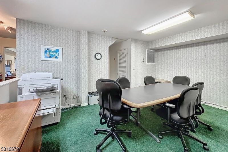 Home Office, Interior