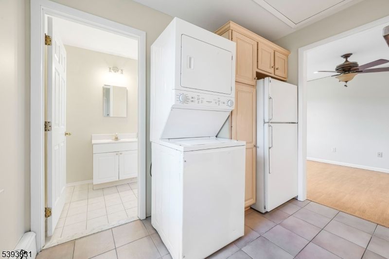 Interior, Utility Closets, Washer, Wood Texture Flooring