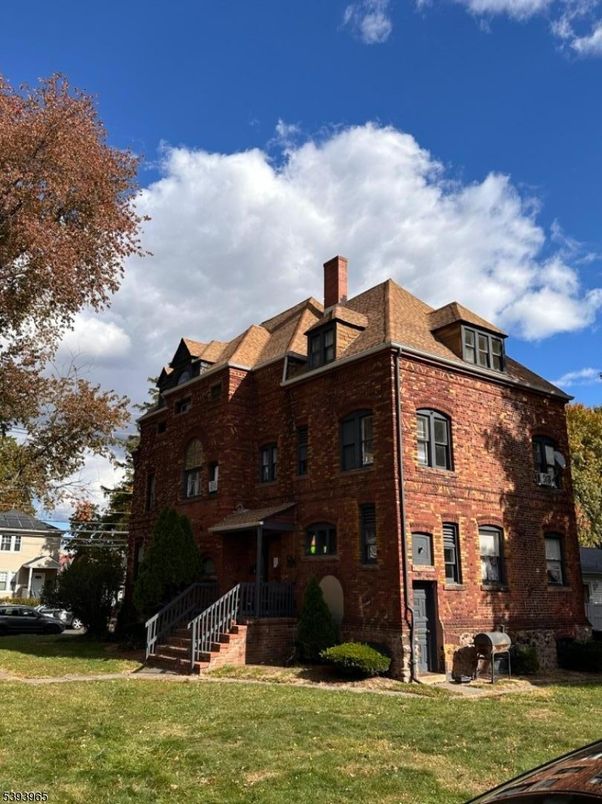 Exterior, Facade, Brick Facade, Rowhouse