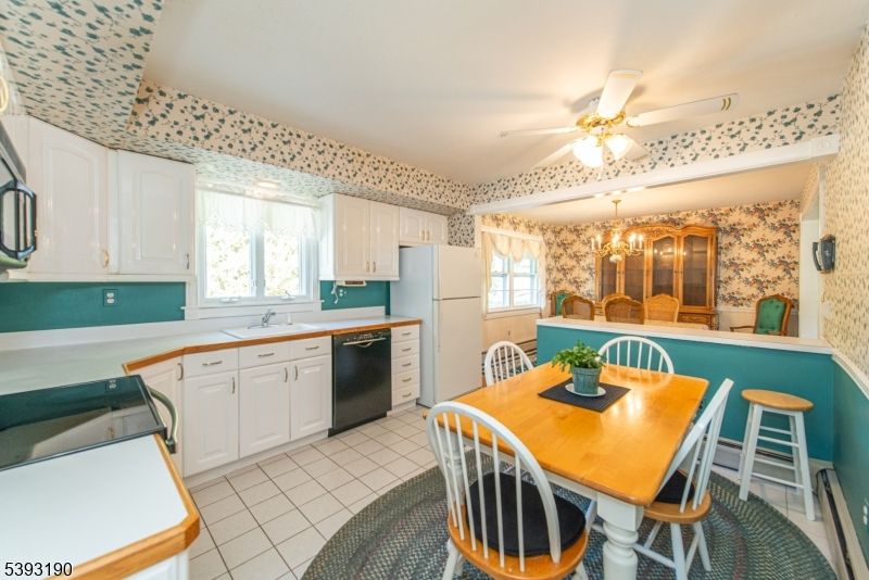 Chandelier, Dining room, Interior, Kitchen