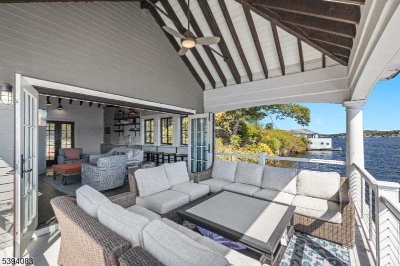 Exterior, Living room, Water