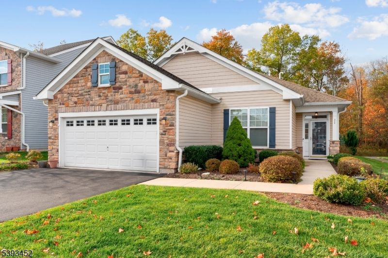 Attached, Exterior, Facade, Brick Traditional