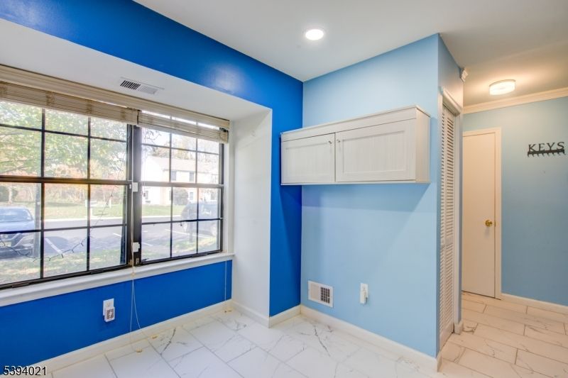 Empty room, Interior, Marble, Recessed Lighting