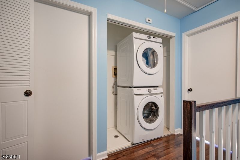 Interior, Utility Closets, Washer, Wood Texture Flooring