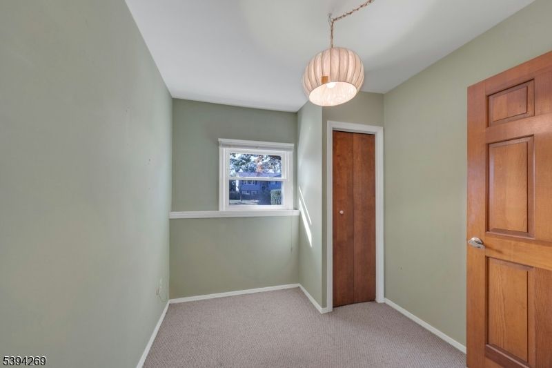 Empty room, Interior, Pendant Lights