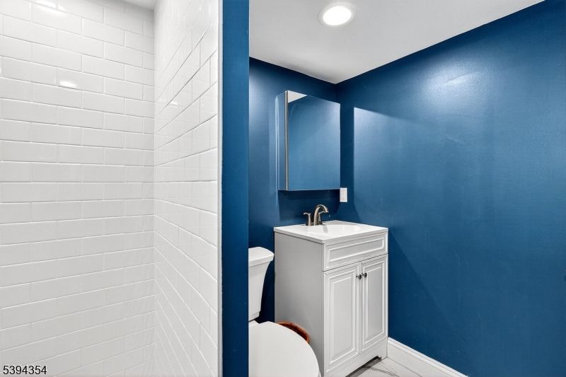 Bathroom, Interior, Recessed Lighting