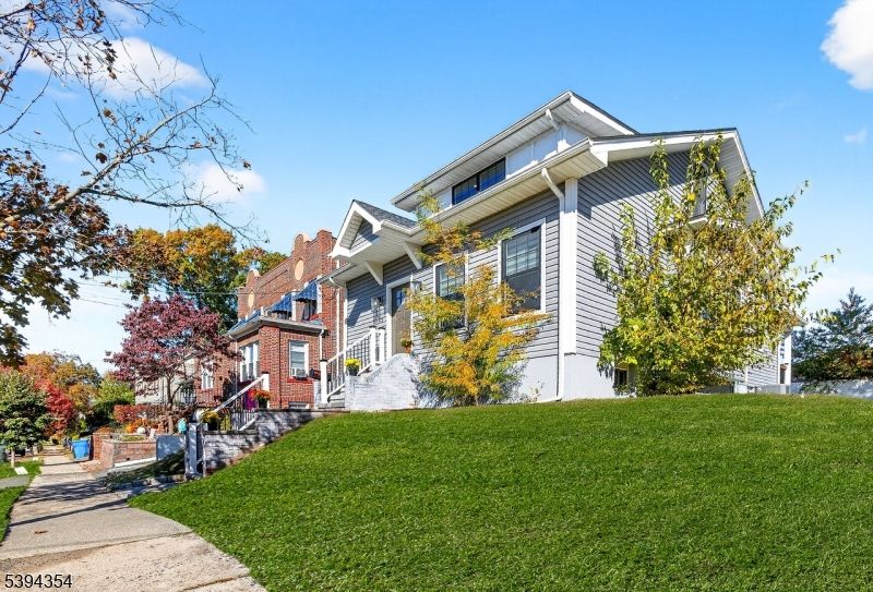 Backyard, Exterior, Facade, Brick Facade, American Craftsman